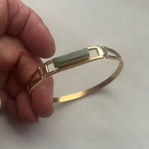 Avon Vintage 1978 Treasures jade Art Deco Gold and Green Bangle Bracelet